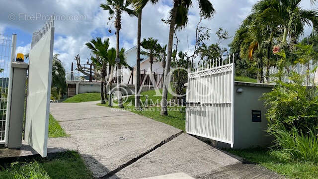 Maison à CASE-PILOTE