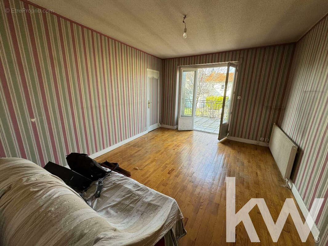 Maison 268 m² à Le Cendre  - photo 4