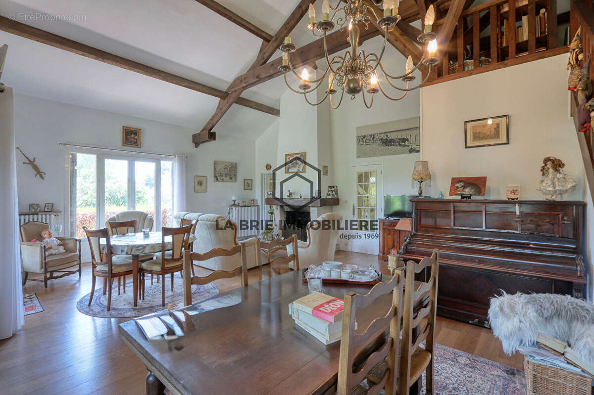 Maison à VILLECRESNES