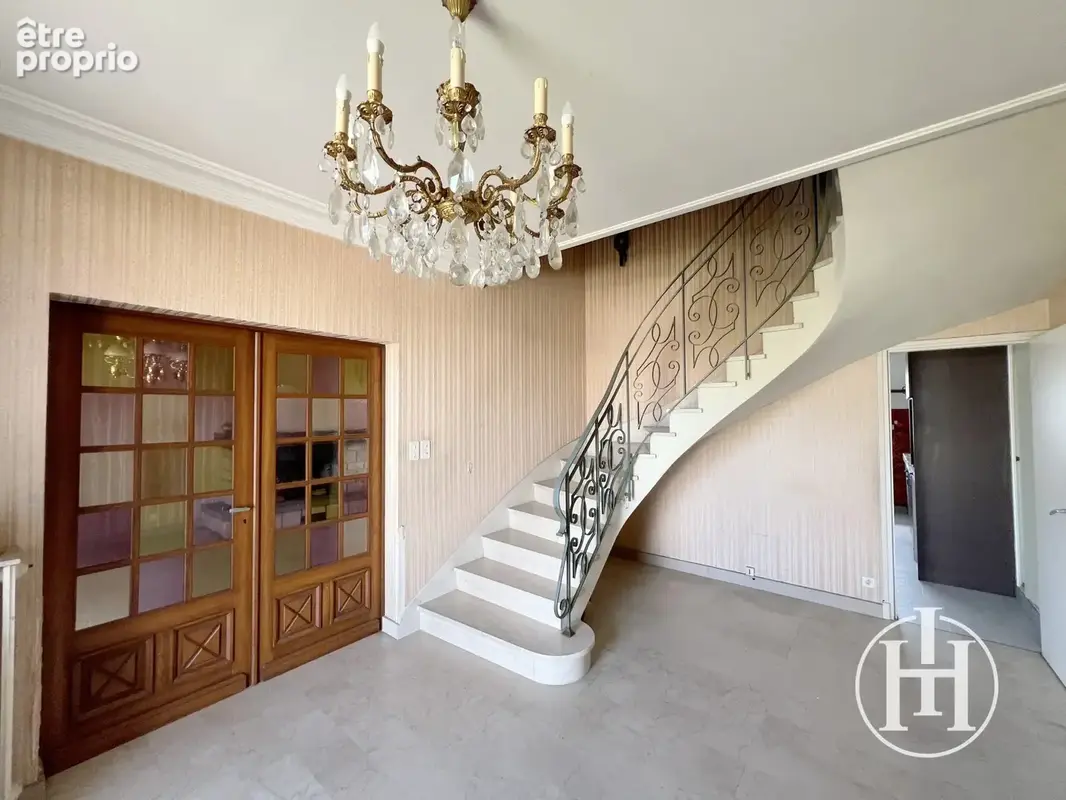 Pavillon sur sous-sol avec hangar - photo 2