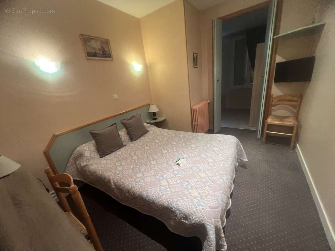 Commerce à JUGON-LES-LACS