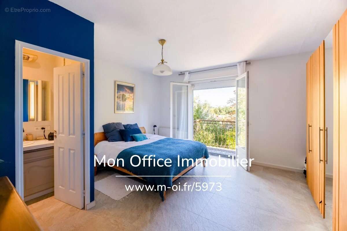 Maison à SIMIANE-COLLONGUE