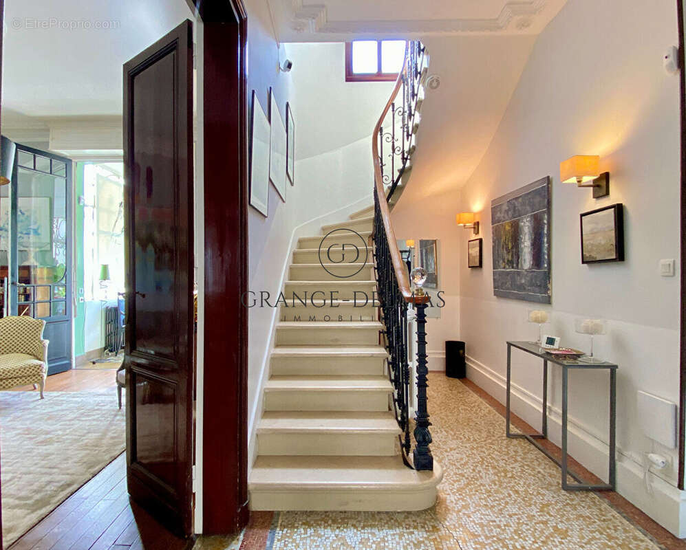Maison en pierre avec garage, jardin et piscine - LESCURE - photo 10
