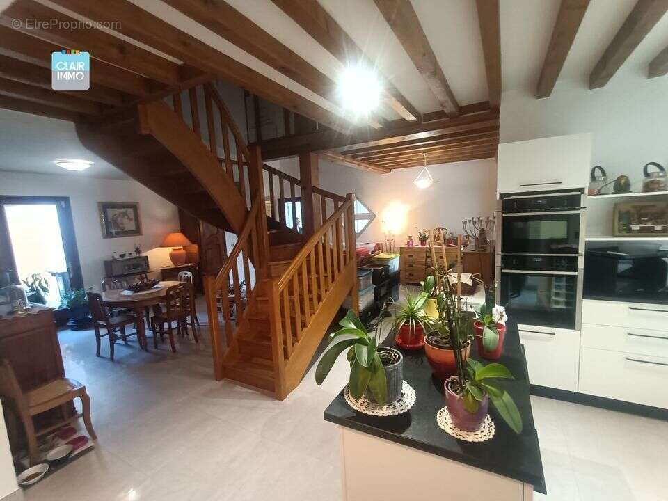 A LUGNY MAISON 6 PIECES DE 130M² AVEC TERRASSE SUR TERRAIN DE - Maison à LUGNY