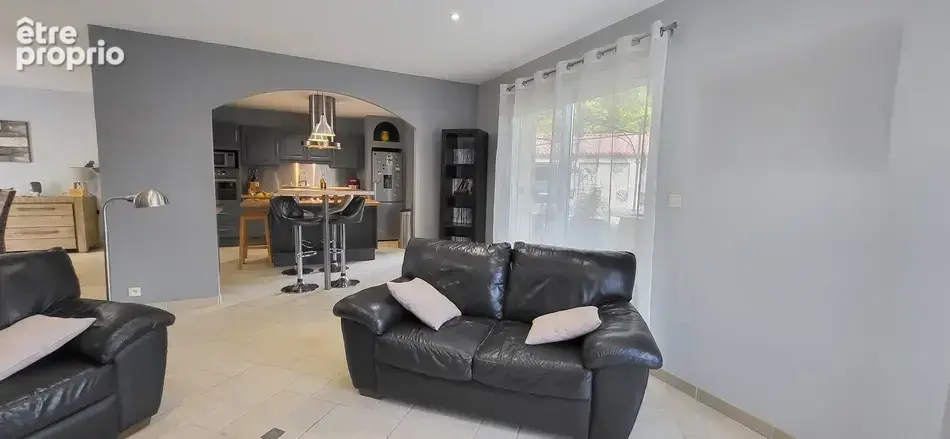 Maison contemporaine avec piscine sur 5 000 m2 de terrain - photo 5