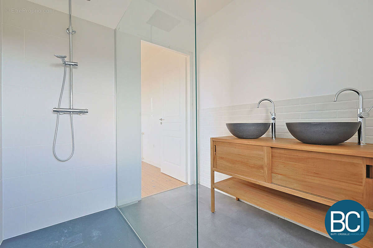 LAITRE-SOUS-AMANCE - Maison 5 pièces - 165 m2 - photo 8
