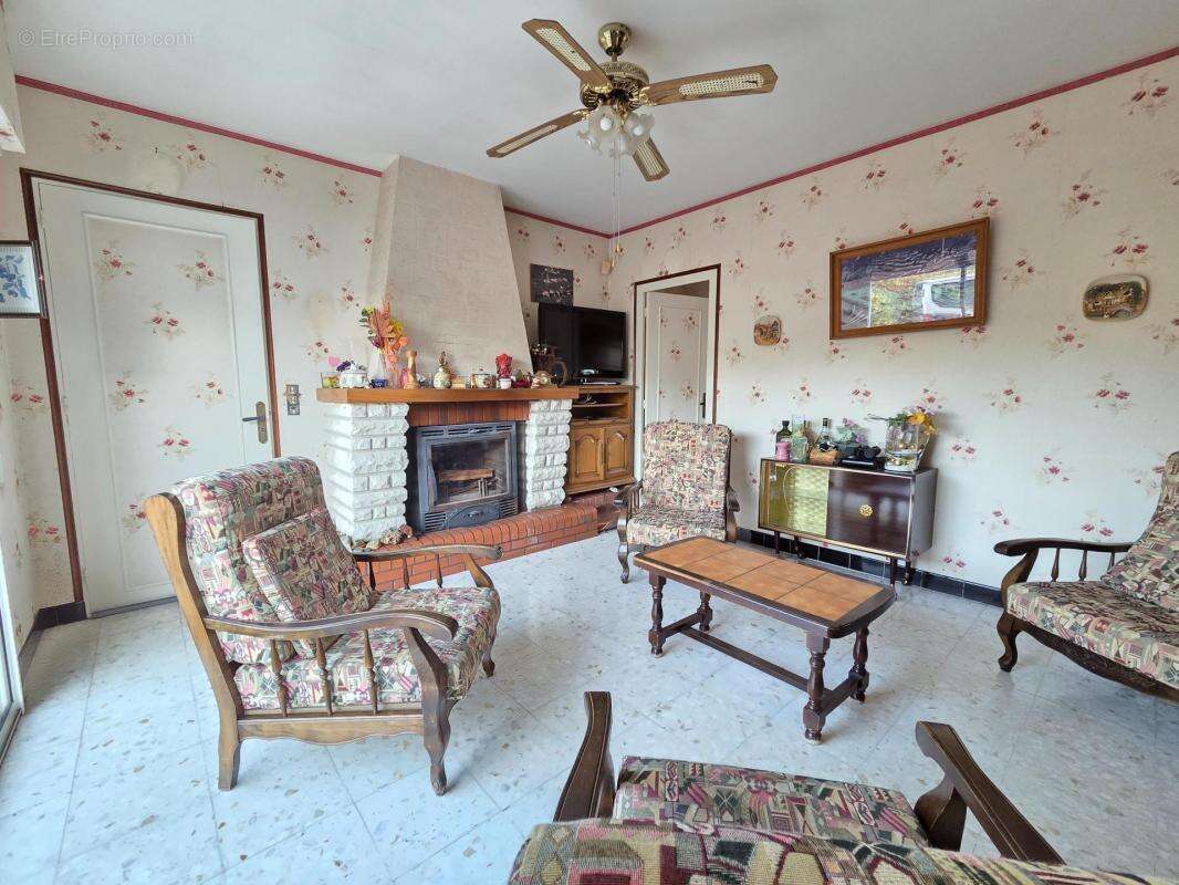 Maison à FONTCOUVERTE