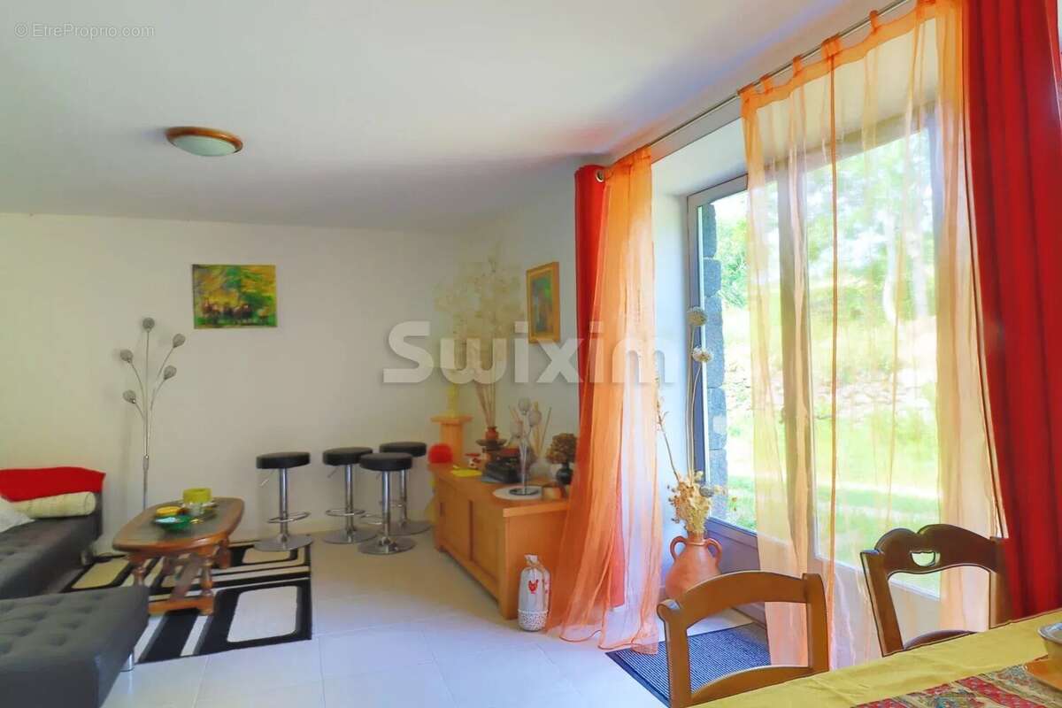 Maison à VILLENEUVE-DE-BERG