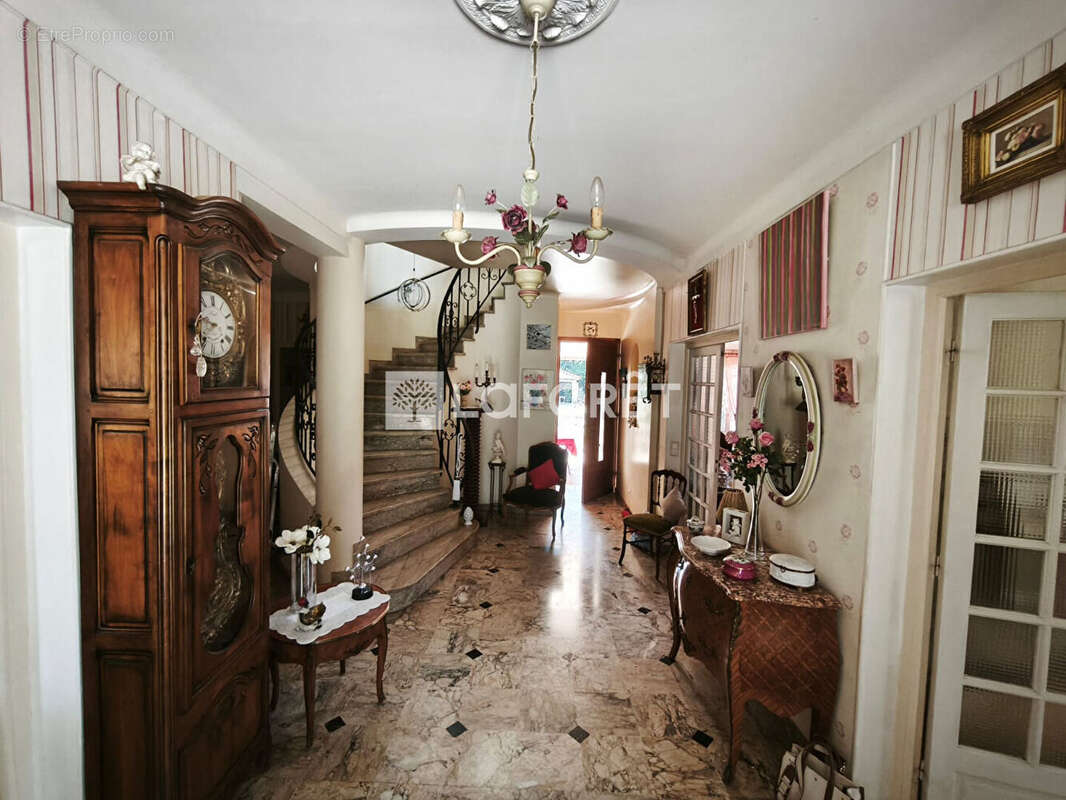 Céret, maison d'architecte 10 pièces 285.4 m² avec piscine, garage, jardin - photo 2
