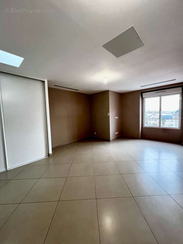 À Vendre   Superbe 2 pièces au dernier étage à Sainte Geneviève des Bois (91700) - photo 3