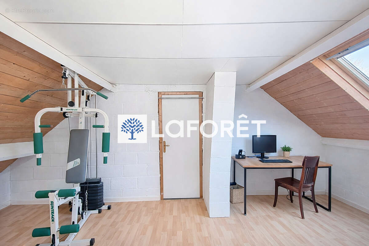 Maison à JOUY-LE-CHATEL