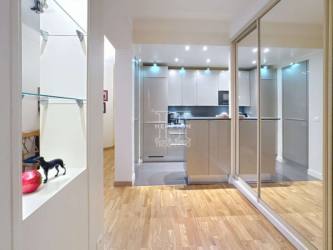 Appartement à PARIS-8E