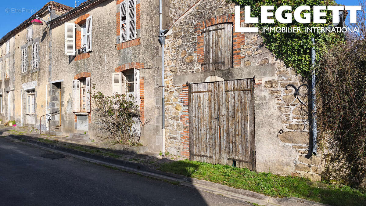 Maison à BUSSIERE-POITEVINE