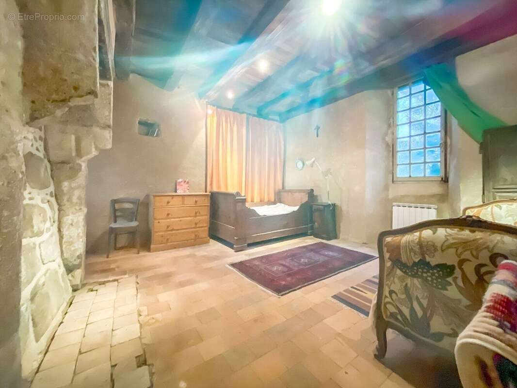 Prieuré du XVe siècle comportant un manoir, une maison d'habitation et une grange - photo 5