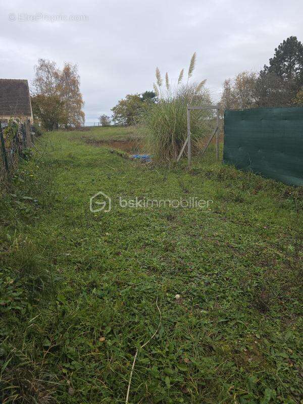 Terrain constructible de 1932 m² à Soucy - photo 2