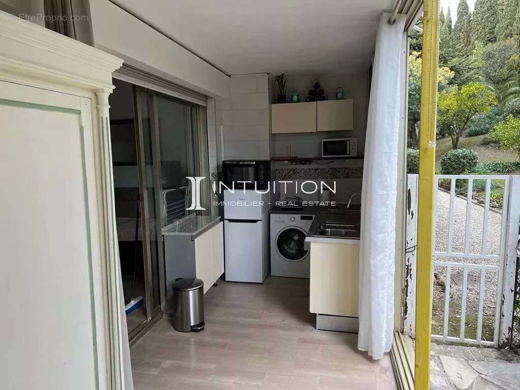 Cannes - Croix-des-Gardes : Appartement rez-de-jardin dans une résidence avec piscine d'une superficie totale de 44,06 m² - photo 5