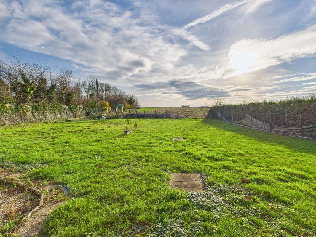 Maison à MESNIL-BRUNTEL
