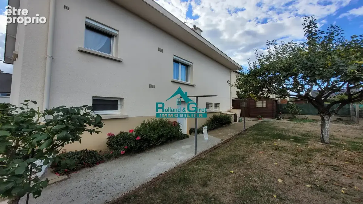 Belle petite maison familiale en centre ville de Noyal Sur Vilaine - photo 3