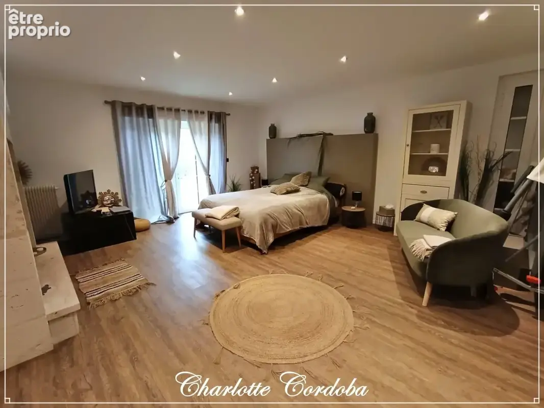 Maison en pierre de 313 m² avec vue panoramique et près de 2 hectares de terrain - photo 9