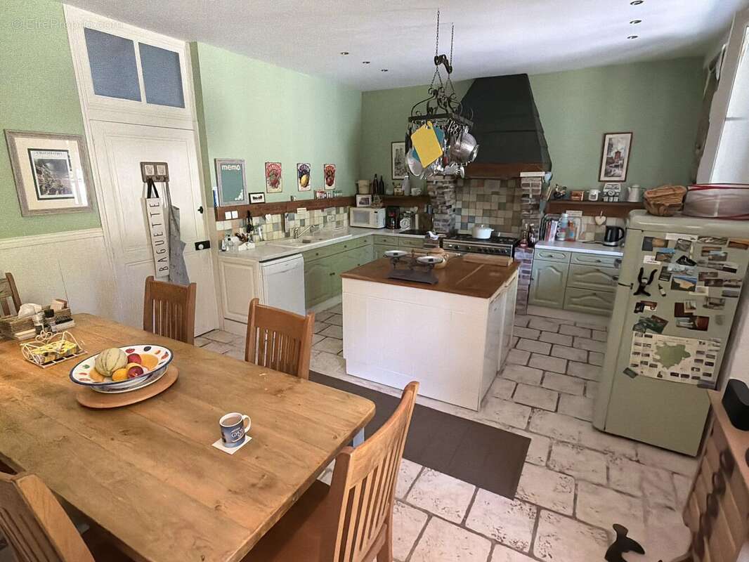 Maison spacieuse de 4 à 5 chambres, cuisine équipée, grands jardins - photo 2