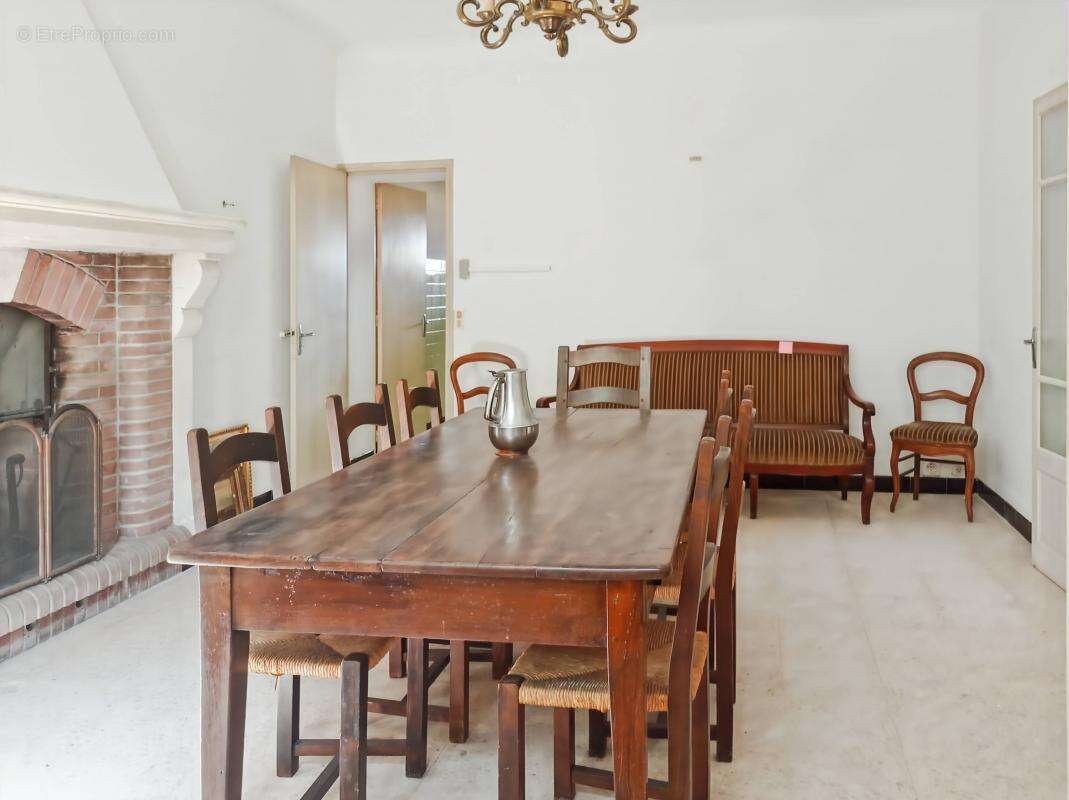 Maison à LAUDUN-L'ARDOISE