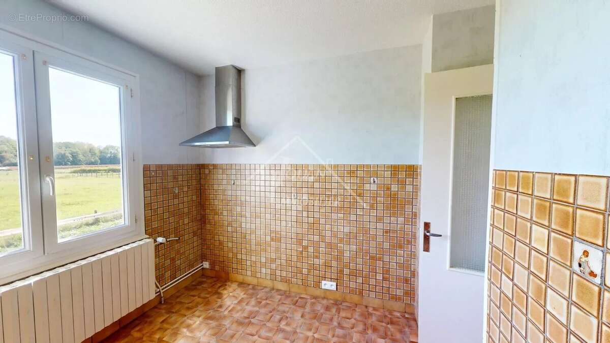 Maison à THIEL-SUR-ACOLIN