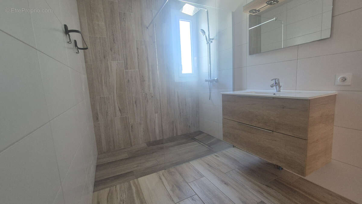 Maison à VILLENEUVE-LA-COMPTAL