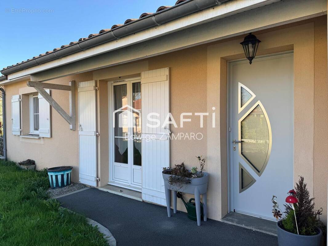 Photo 1 - Maison à ROCHECHOUART