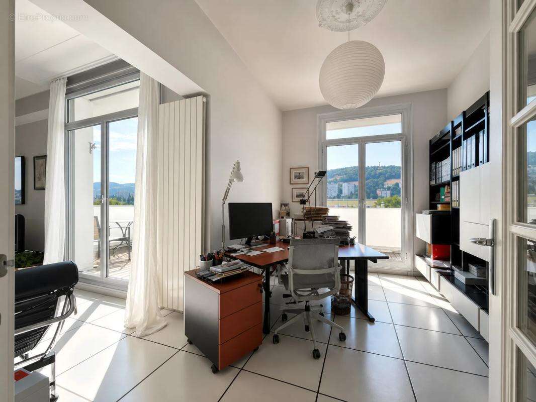 Appartement de 5 pièces de 174 m² à Saint-Étienne - photo 10