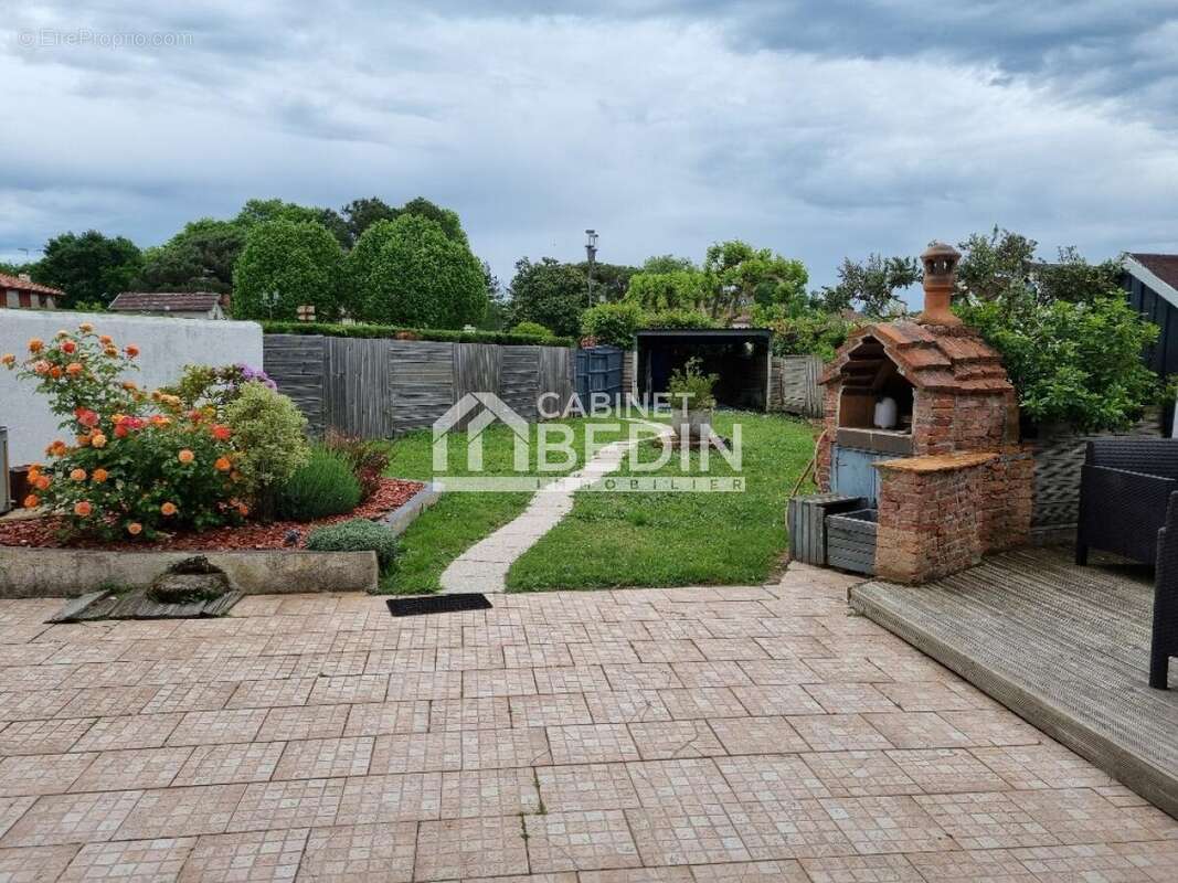 Maison à SAINTE-EULALIE-EN-BORN