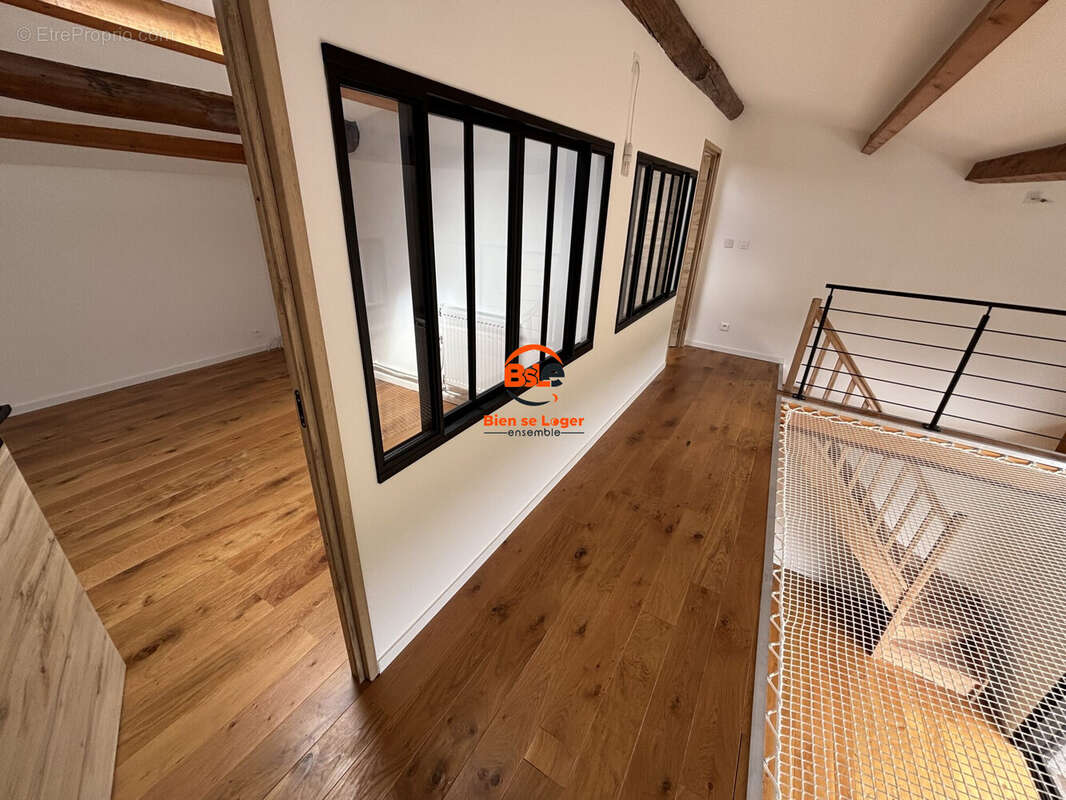 VENTE MAISON CARACTERE RENOVEE 4 CHAMBRES TERRAIN AGENCE BSLE BIEN SE LOGER ENSEMBLE PONT DU CHATEAU  - Maison à ROMAGNAT