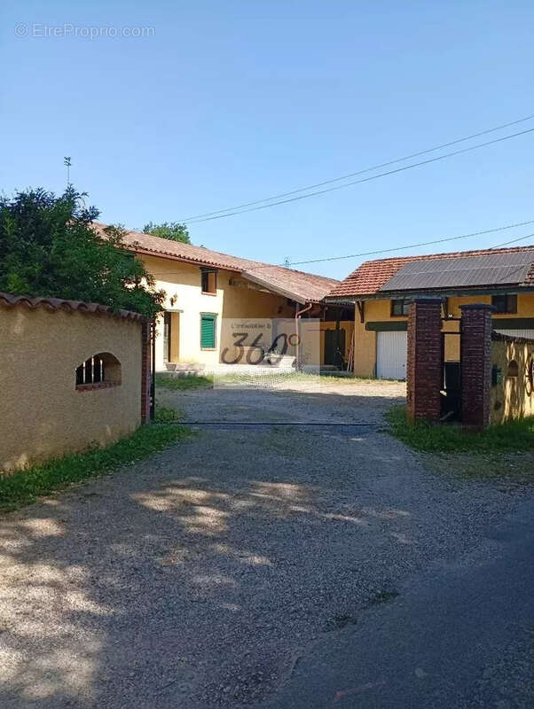 Corps de ferme rénové avec piscine  et vaste terrain NC à Montracol - photo 21