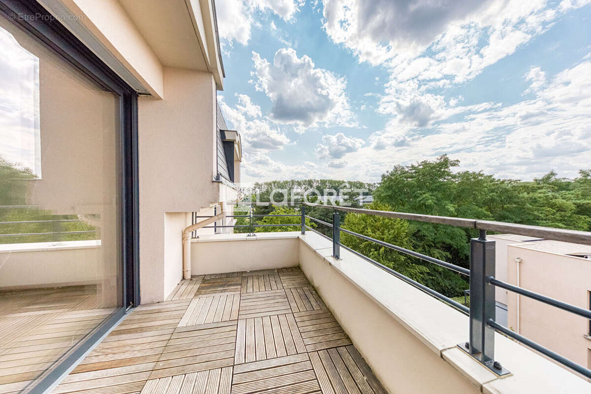 Appartement à EMERAINVILLE