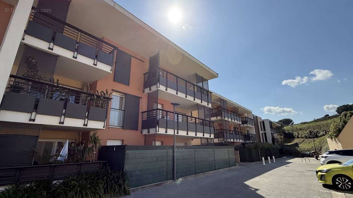 Appartement à ROQUEBRUNE-SUR-ARGENS