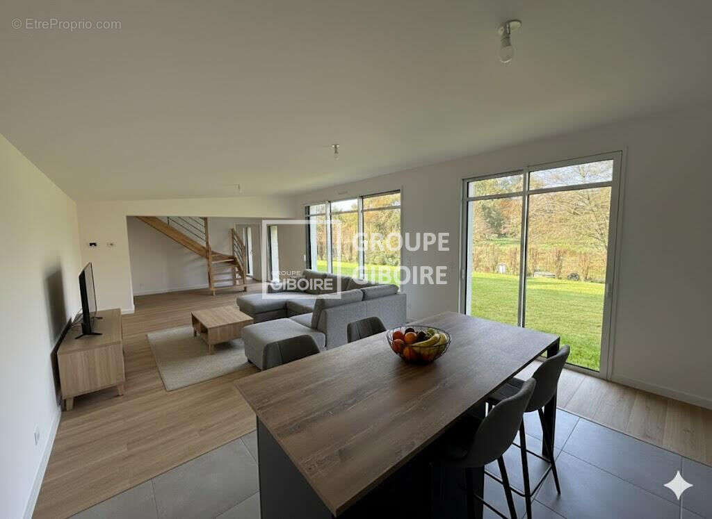 Maison à LA CHAPELLE-DES-FOUGERETZ