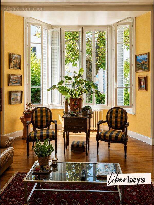 Maison bourgeoise du XIXème siècle - 223 m²- Centre de Vienne - photo 4