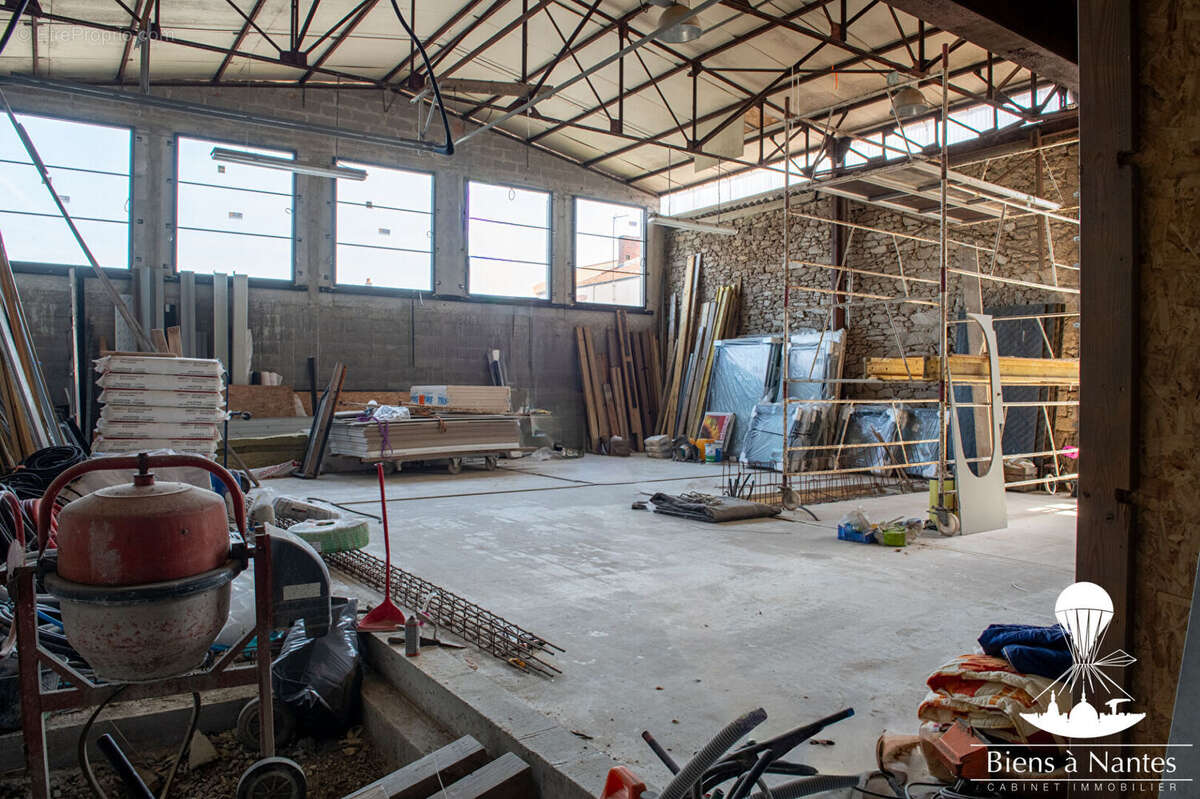 A vendre sevremoine local vitrine commerciale- appartement - hangar  - loft - photo 3