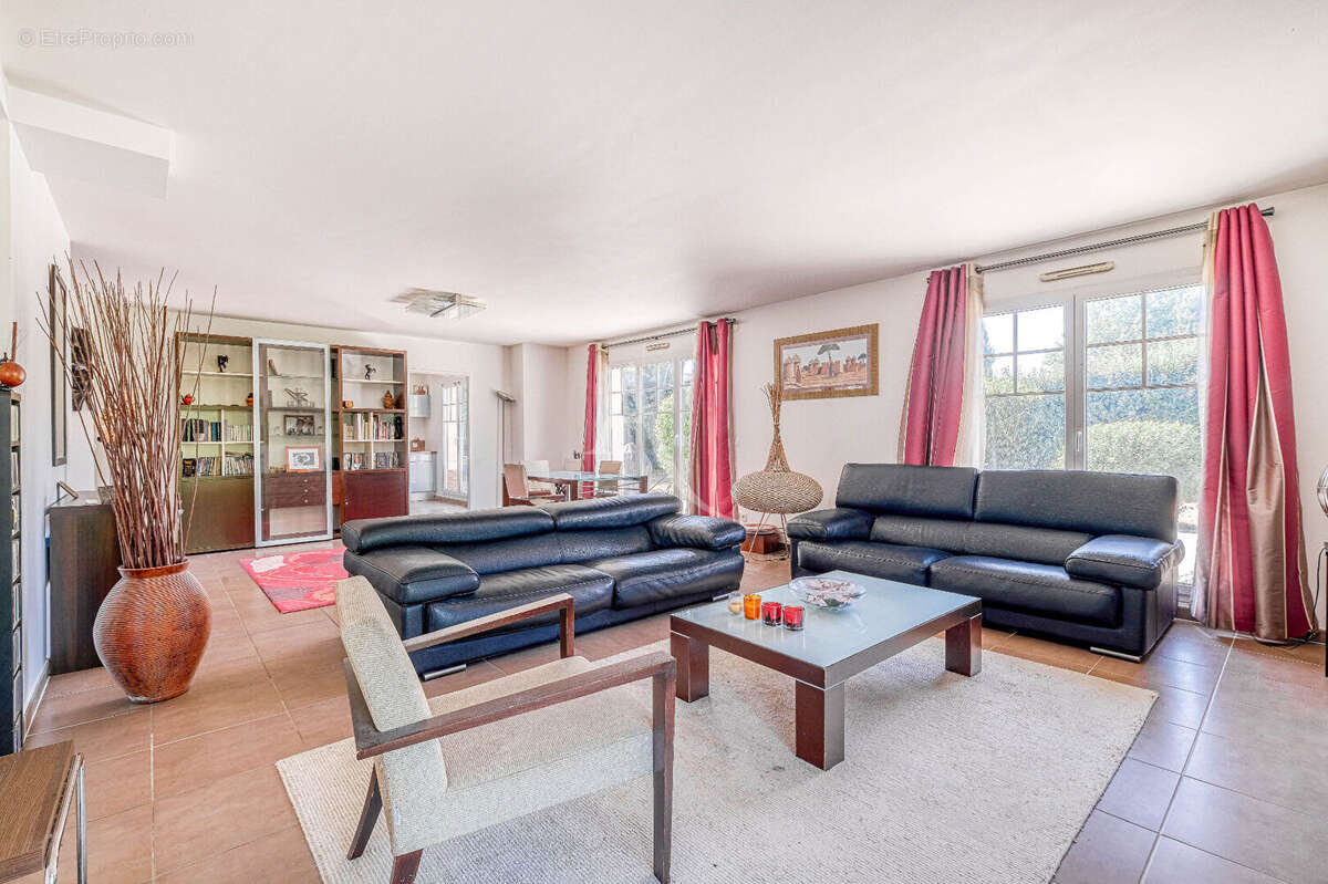 Bailly-Romainvilliers :  Maison familiale de 160 m², terrain 887 m², vue lac - photo 5