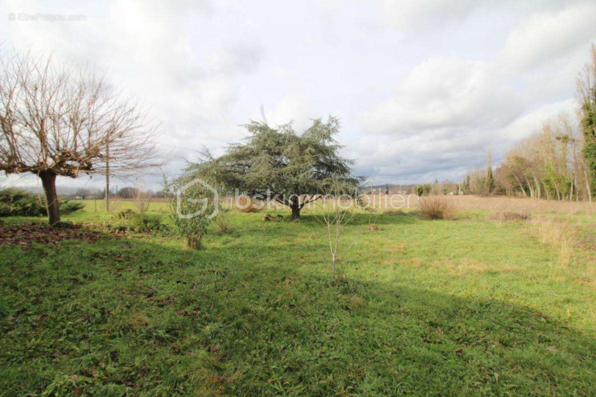 Maison à MOULIETS-ET-VILLEMARTIN