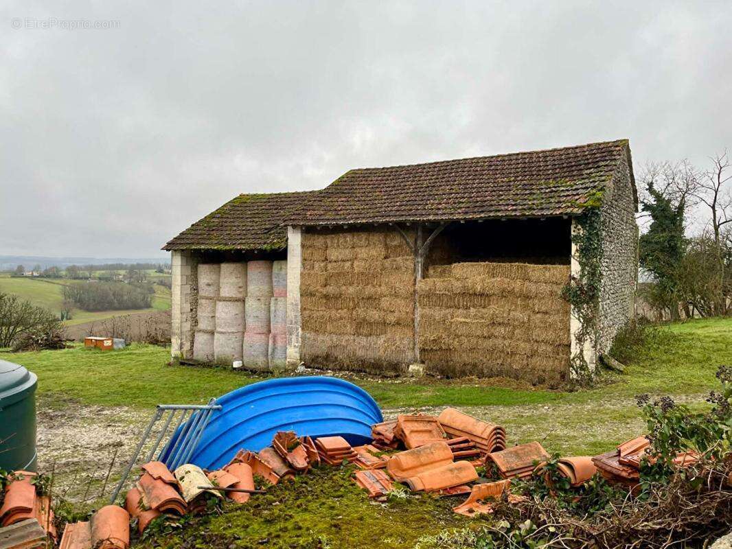 Corps de ferme avec dépendances à rénover - photo 3