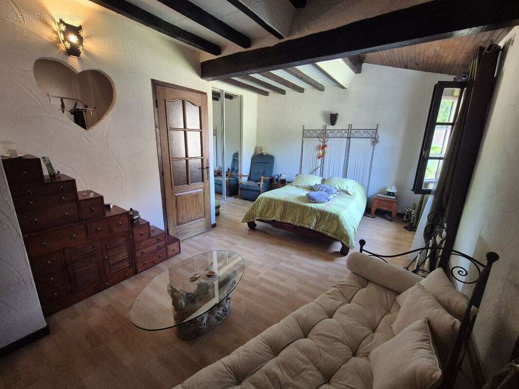 Maison T5 de 134 m² avec dependances et jardin de 739 m² - photo 14