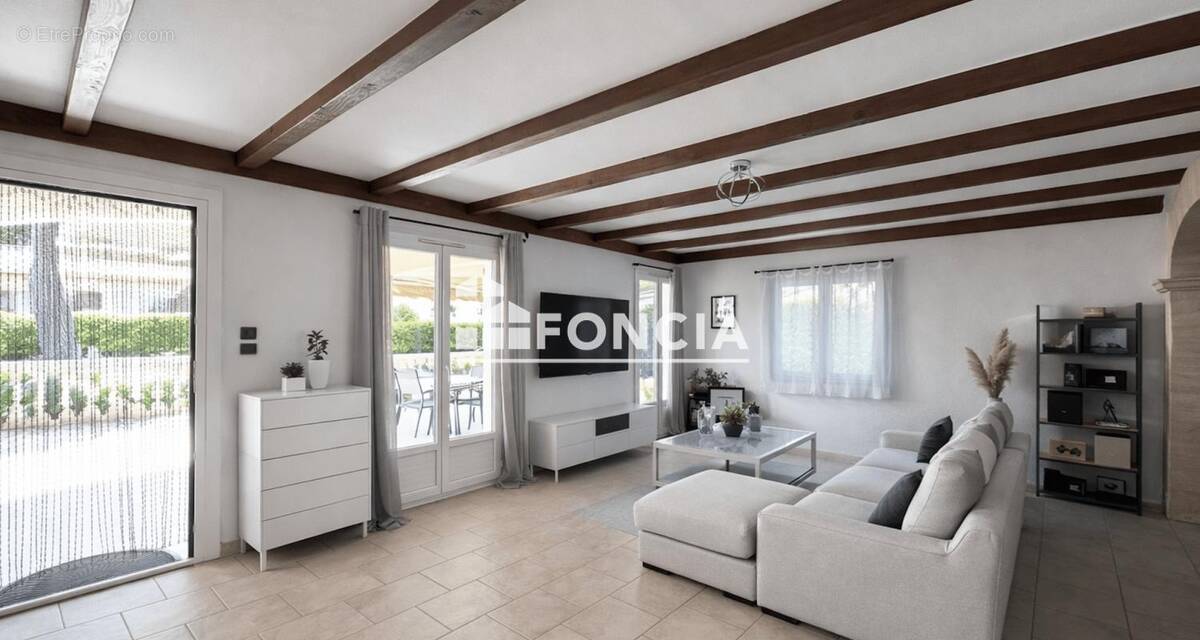 Maison à MONTAREN-ET-SAINT-MEDIERS