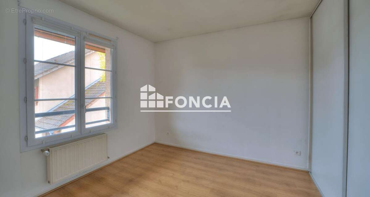 Maison à SAINT-GENIS-POUILLY