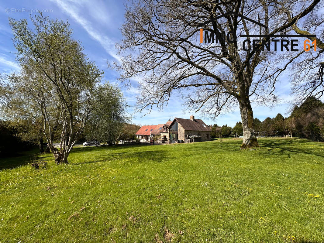 Maison d'architecte 5 chambres et un gîte de 64m2 sur un terrain de 5527m2 arboré. - photo 38