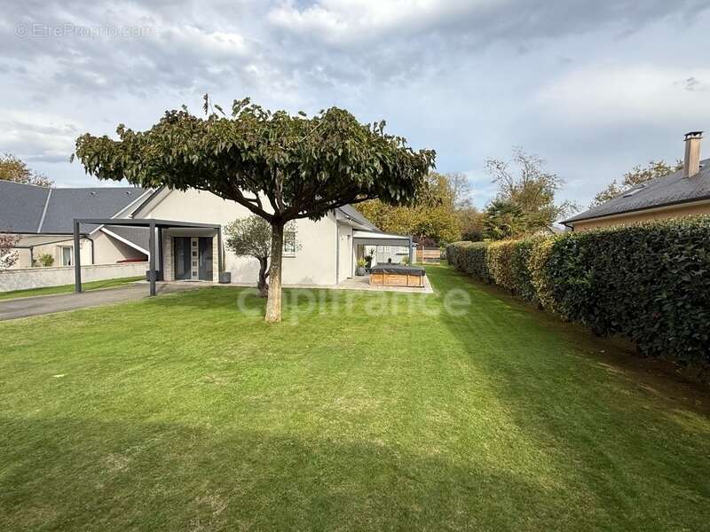 Maison à POUEYFERRE