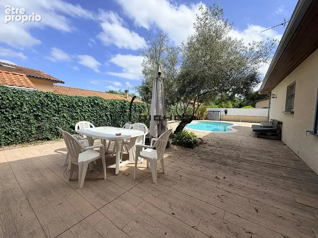 St Médard en Jalles -EXCLUSIVITÉ Maison familiale de 140 m² sur 600 m² de terrain avec piscine, terrasse et garage aménagé - photo 4