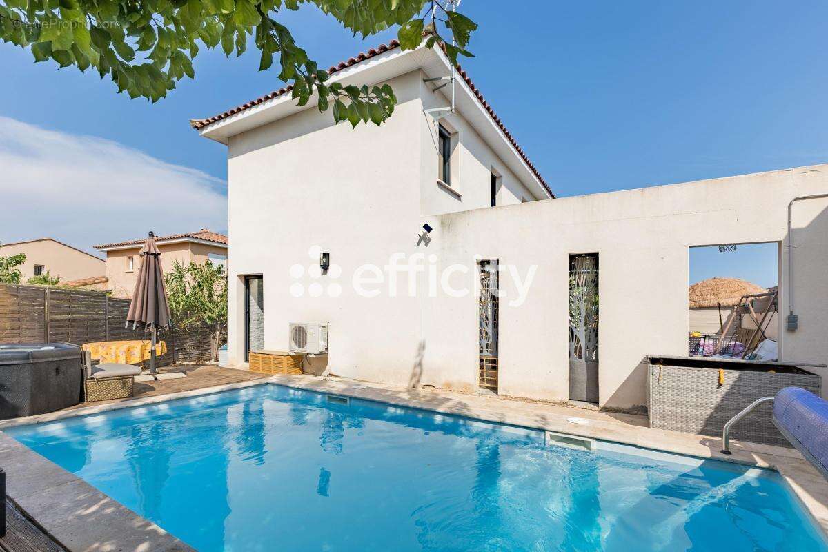 Maison à COURNONSEC