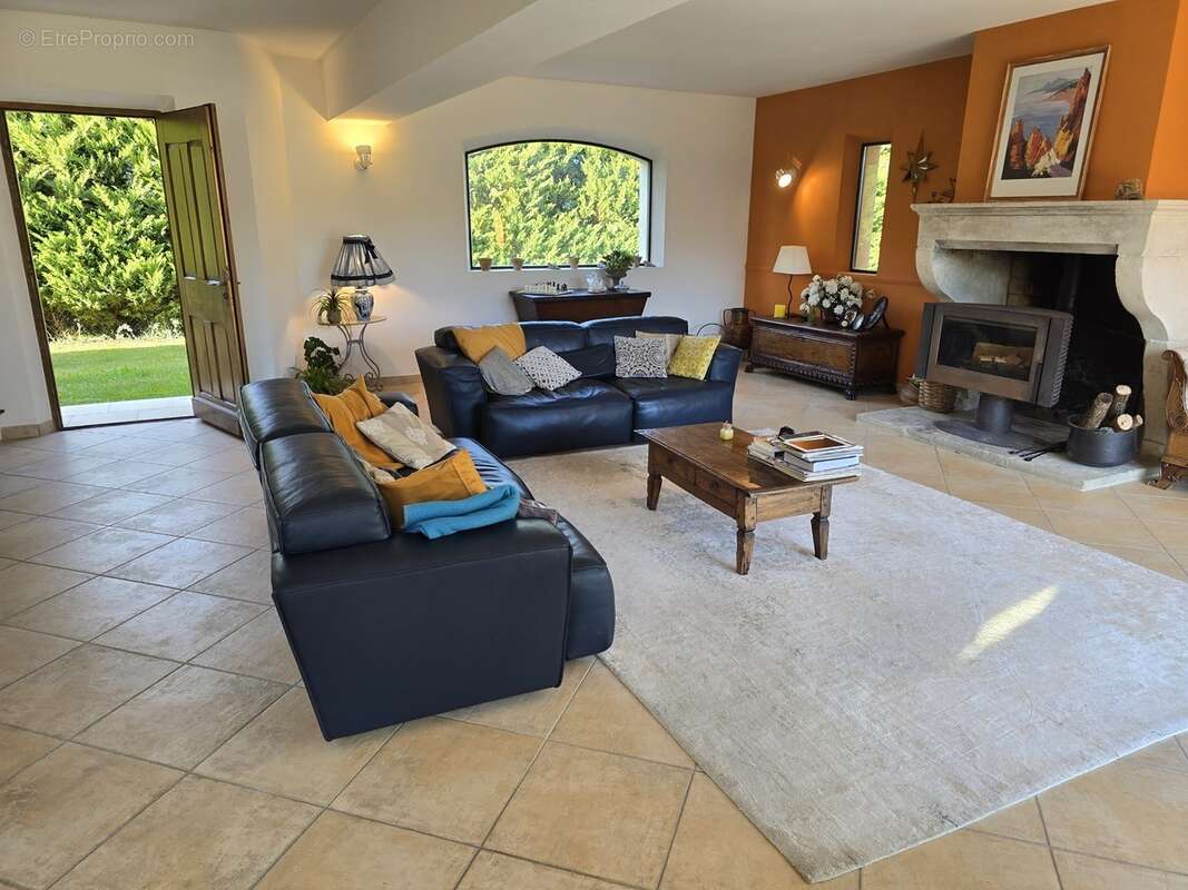 Maison à MEYRARGUES