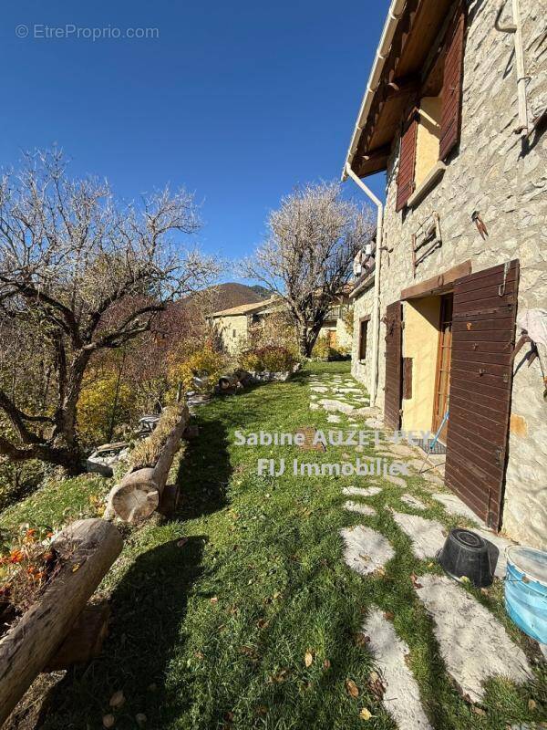 Maison à PRADS-HAUTE-BLEONE