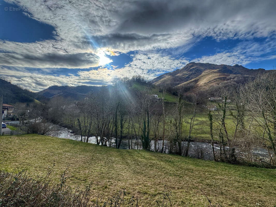 Terrain à SAINT-JEAN-PIED-DE-PORT